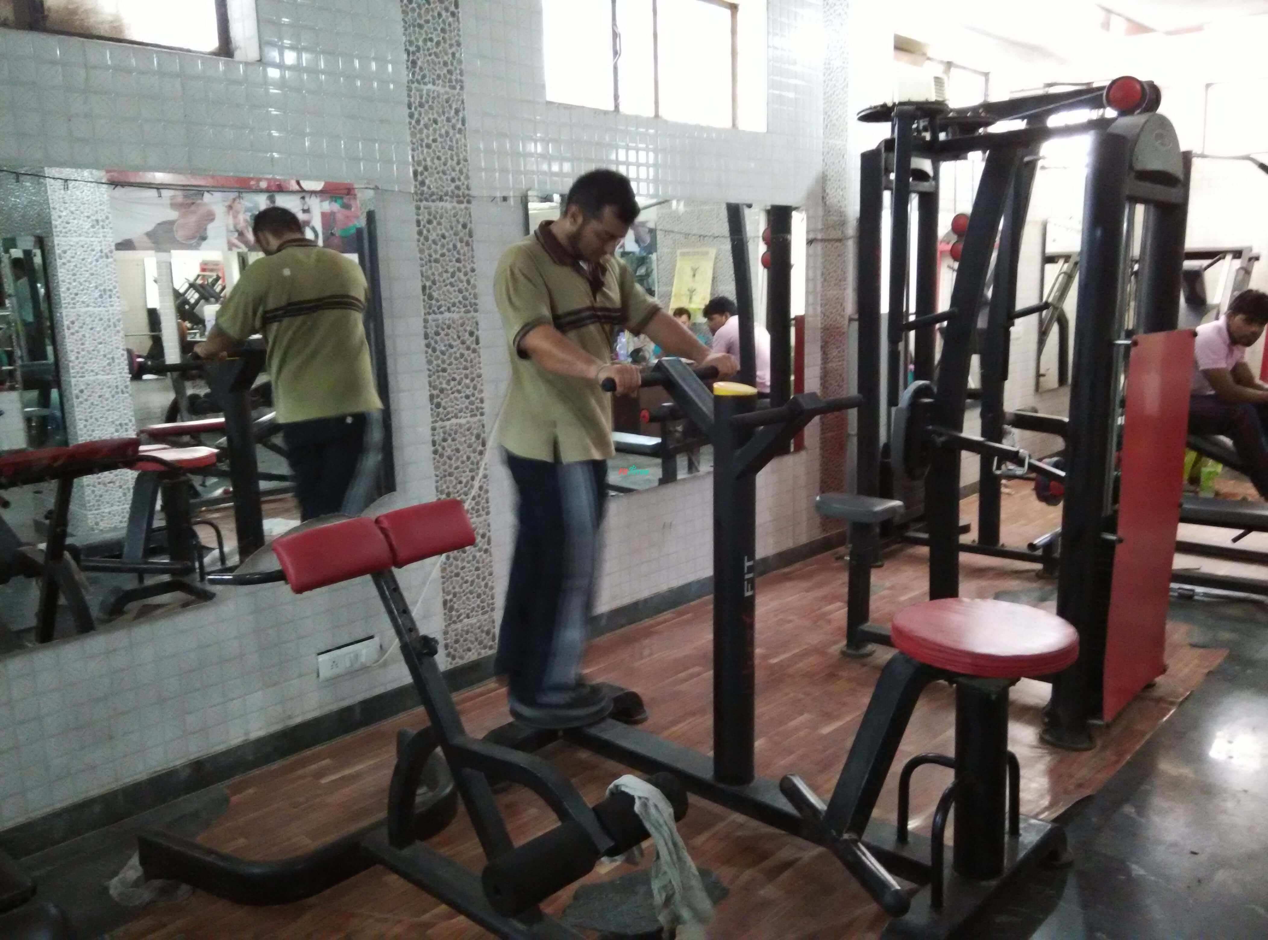 Ganpati Fitness is located at Nathupur, DLF phase 3, Gurgaon. The gym has decent facilities such as with personal trainers and with manual equipments. The environment to exercise is peaceful. The gym is located at the basement