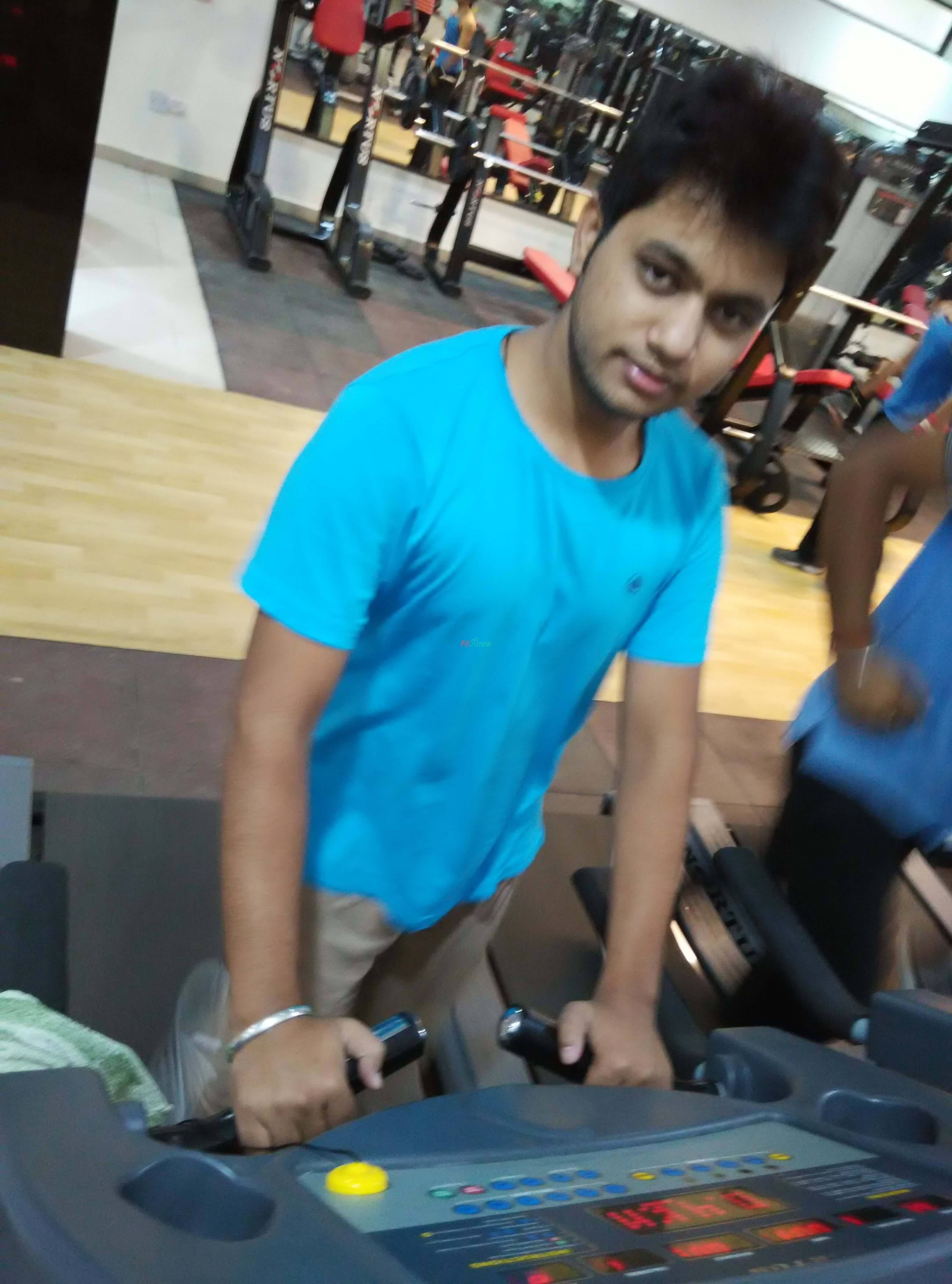 Build N Burn Gym guest on Treadmill