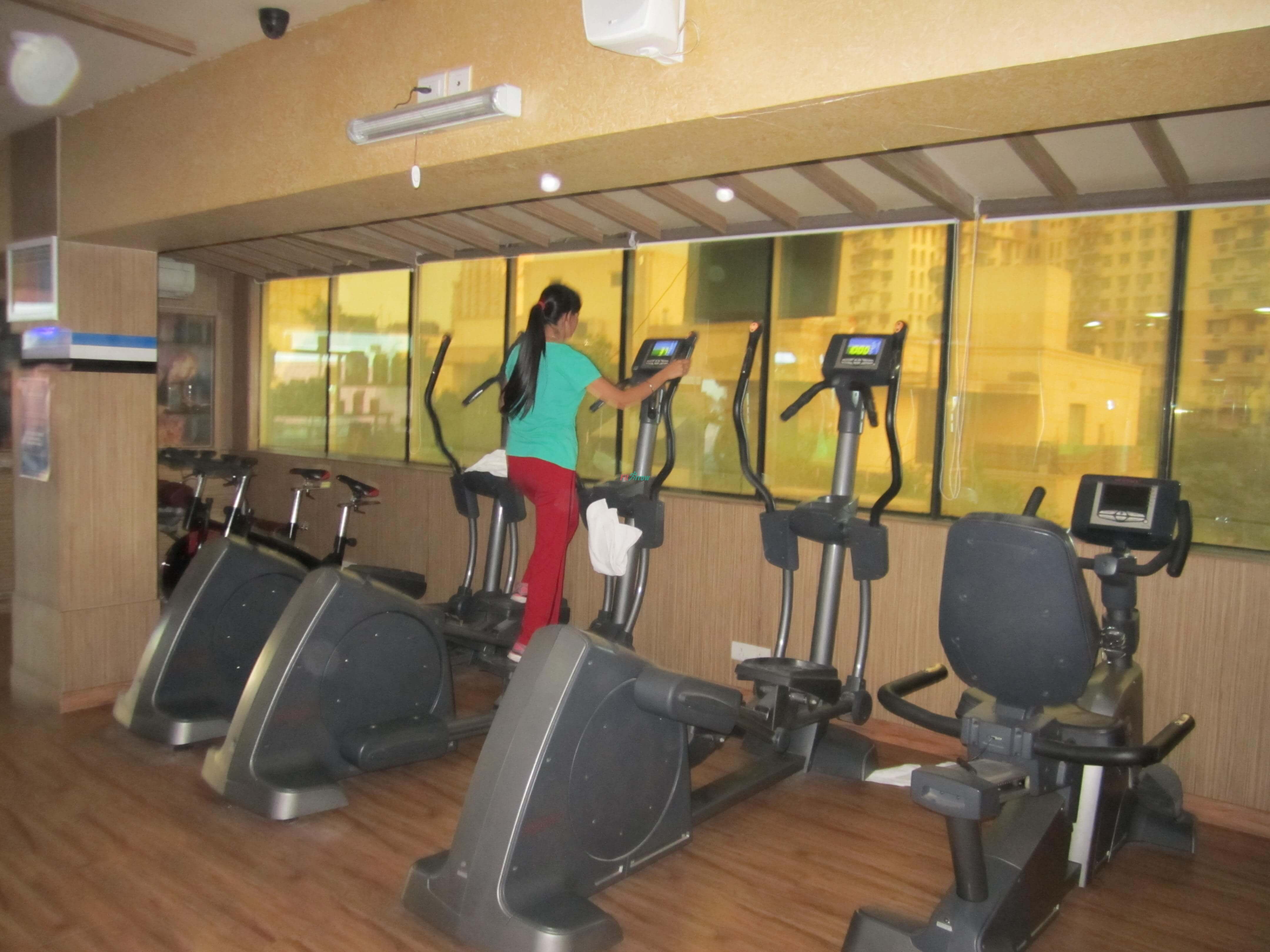 Cardio DLF Phase 4 IV Galleria market women fitness weight loss zumba