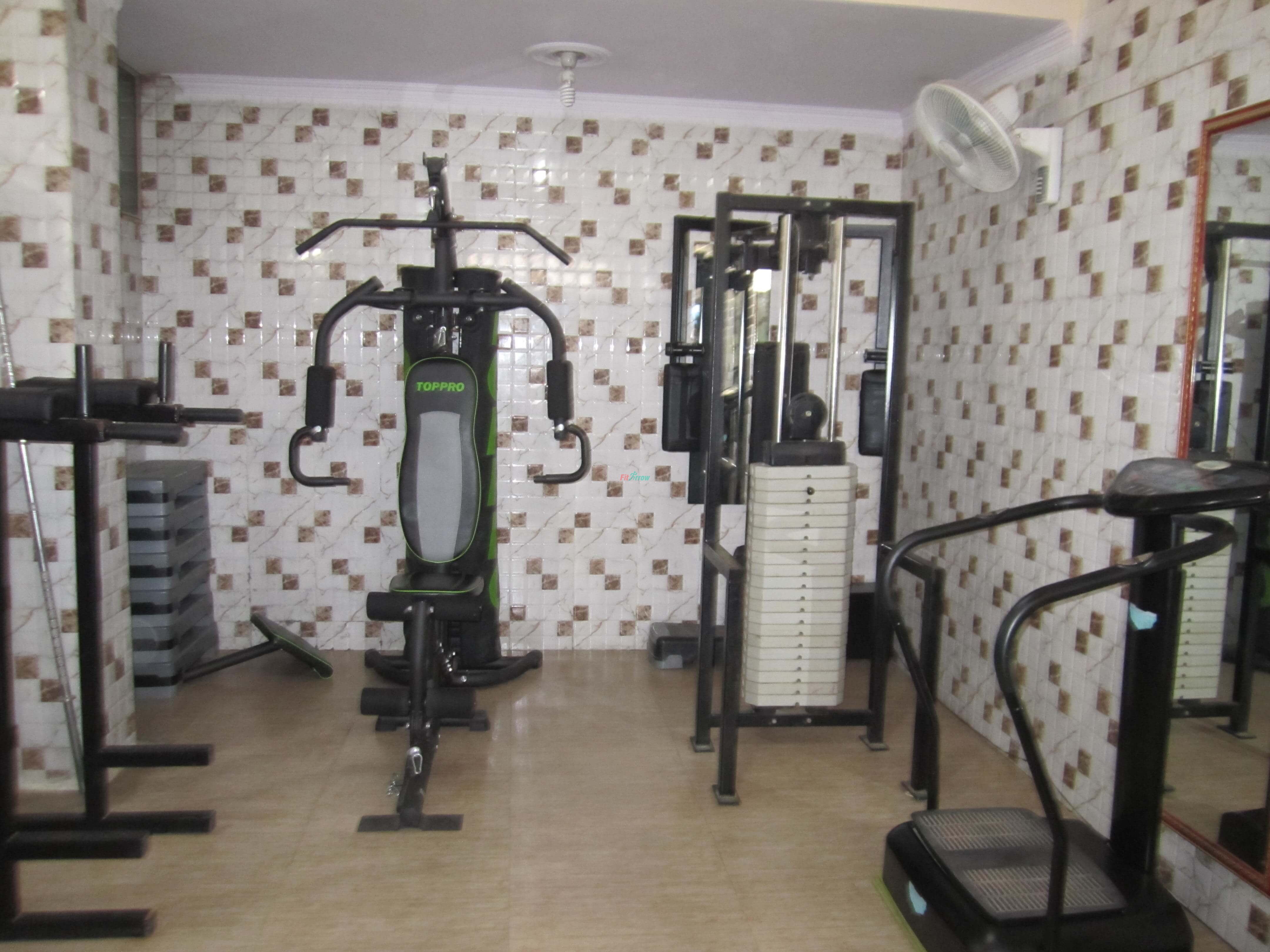 Women trainer gym weight loss dlf phase 3