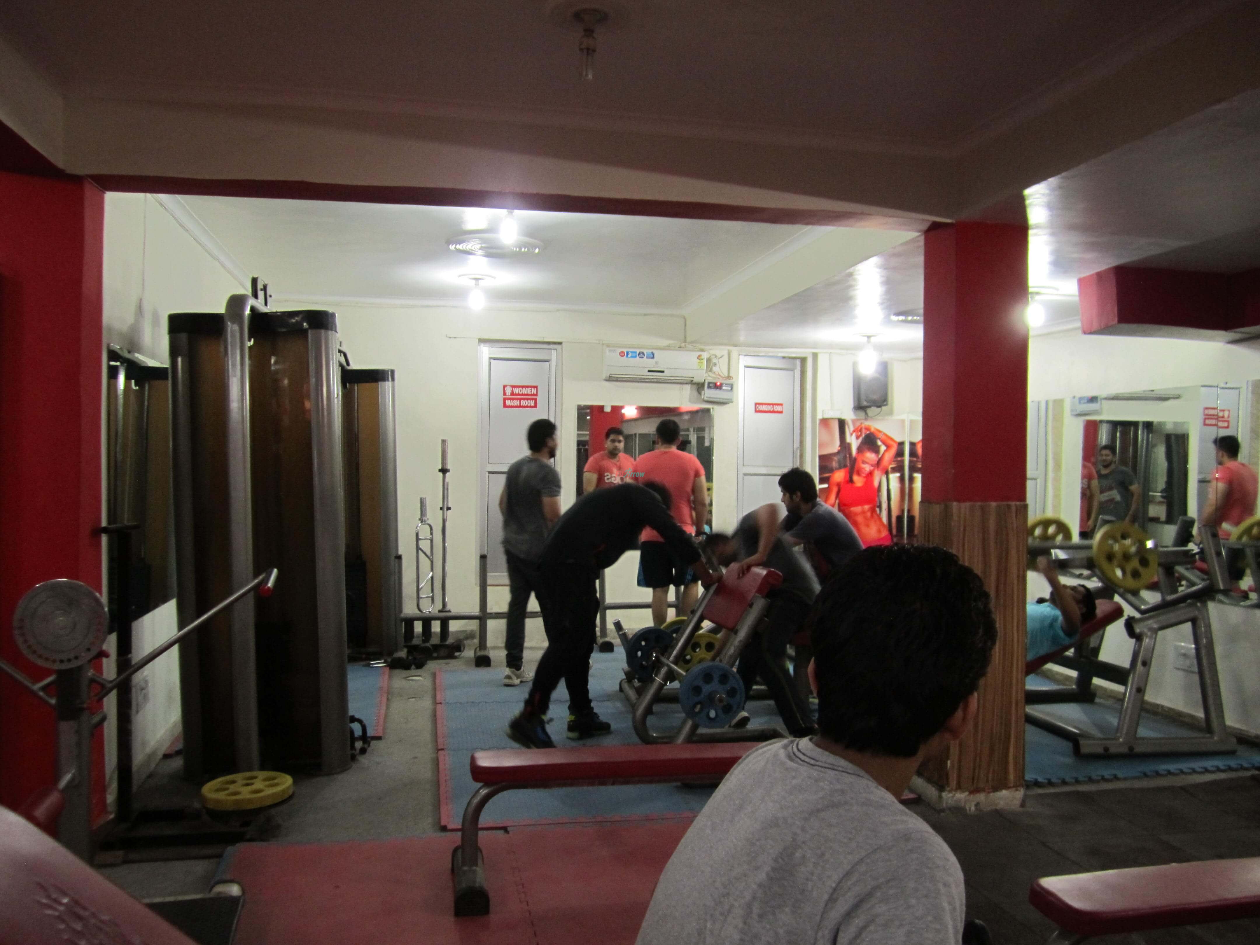 Weight loss training at Body Cafe Gym near sector 45, south city 1