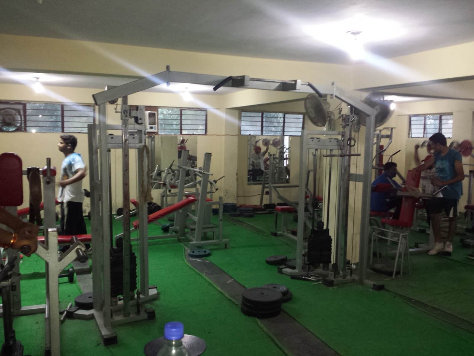 muscle world gym,paschim vihar,fitness,weight loss,body building,exercise,