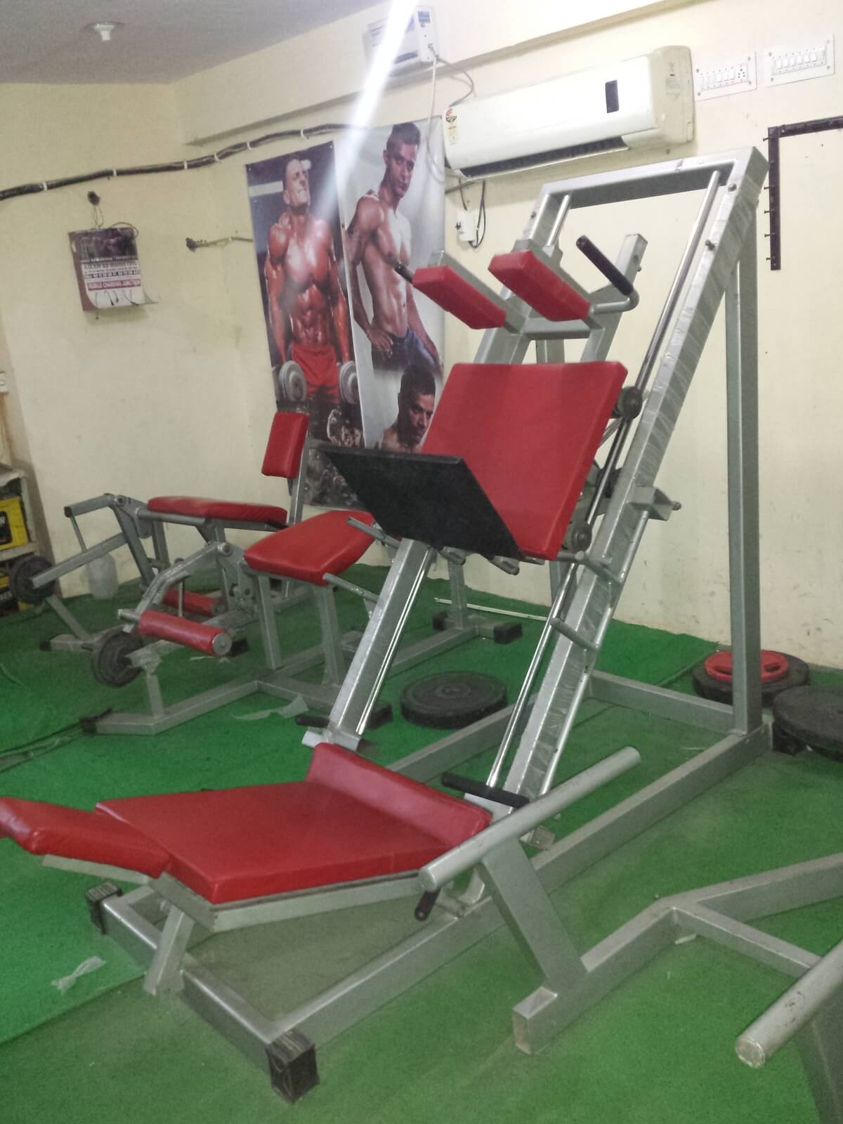 muscle world gym,paschim vihar,fitness,weight loss,body building,exercise,