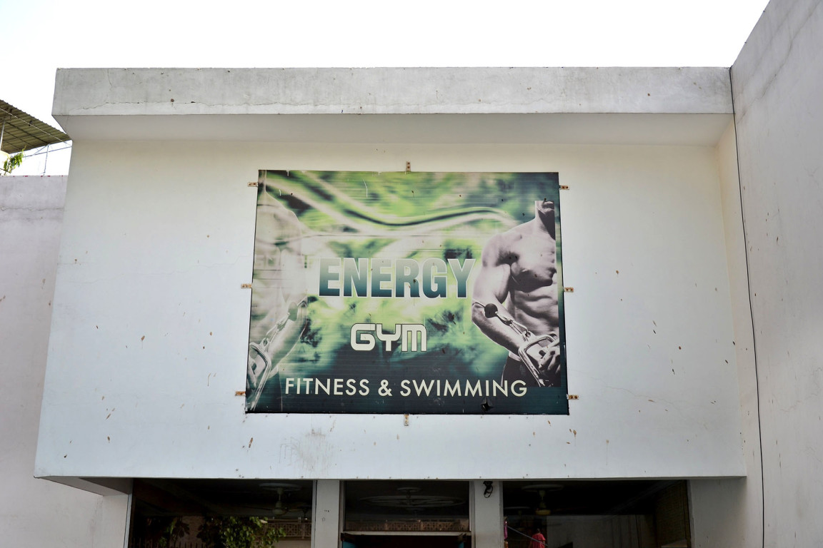 energy gym,swimming pool,aerobics,yoga,zumba,pitampura,gym,cardio,weights,fitness,health,weight loss,body building