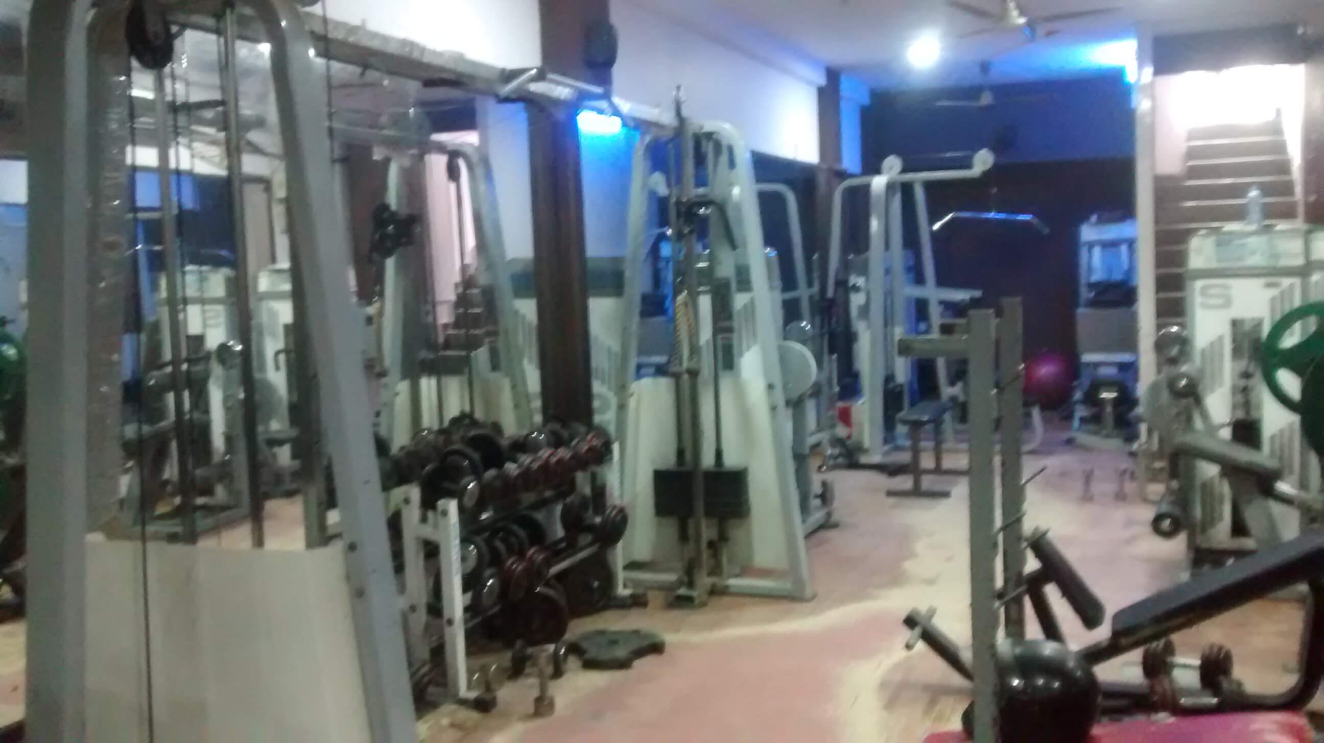 Running at The Fuel Fitness, Safdarjung Enclave, Delhi